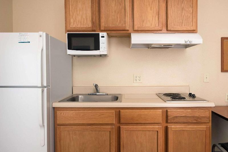 Woodspring Suites Kansas City Lenexa image