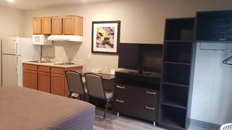 Woodspring Suites Kansas City Lenexa image