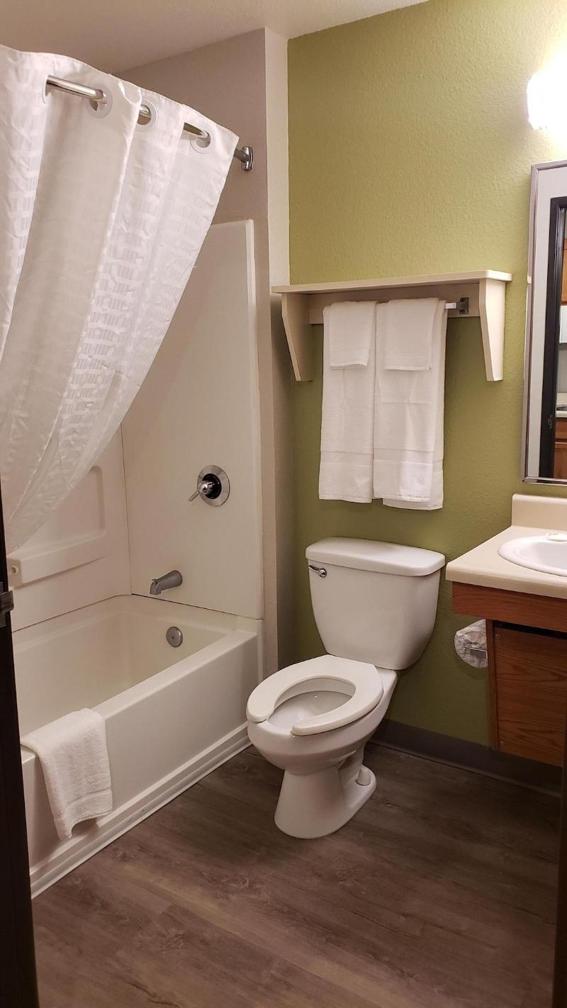 Woodspring Suites Kansas City Lenexa image