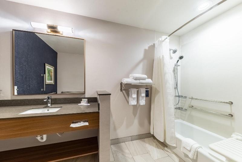 Fairfield Inn & Suites by Marriott Gainesville I-3 image
