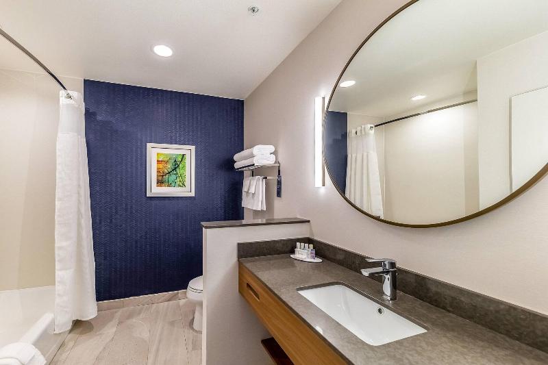 Fairfield Inn & Suites by Marriott Gainesville I-3 image