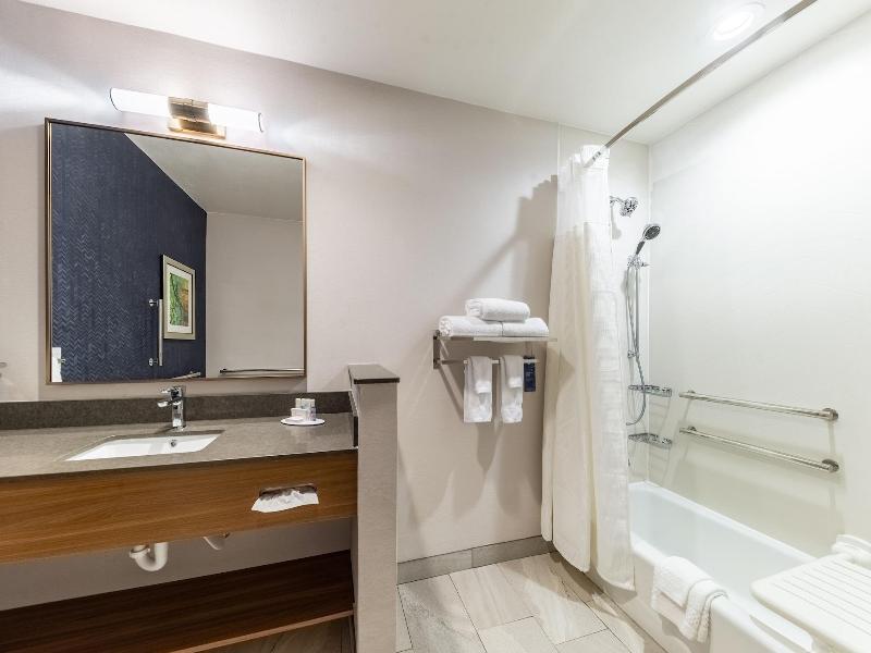 Fairfield Inn & Suites by Marriott Gainesville I-3 image