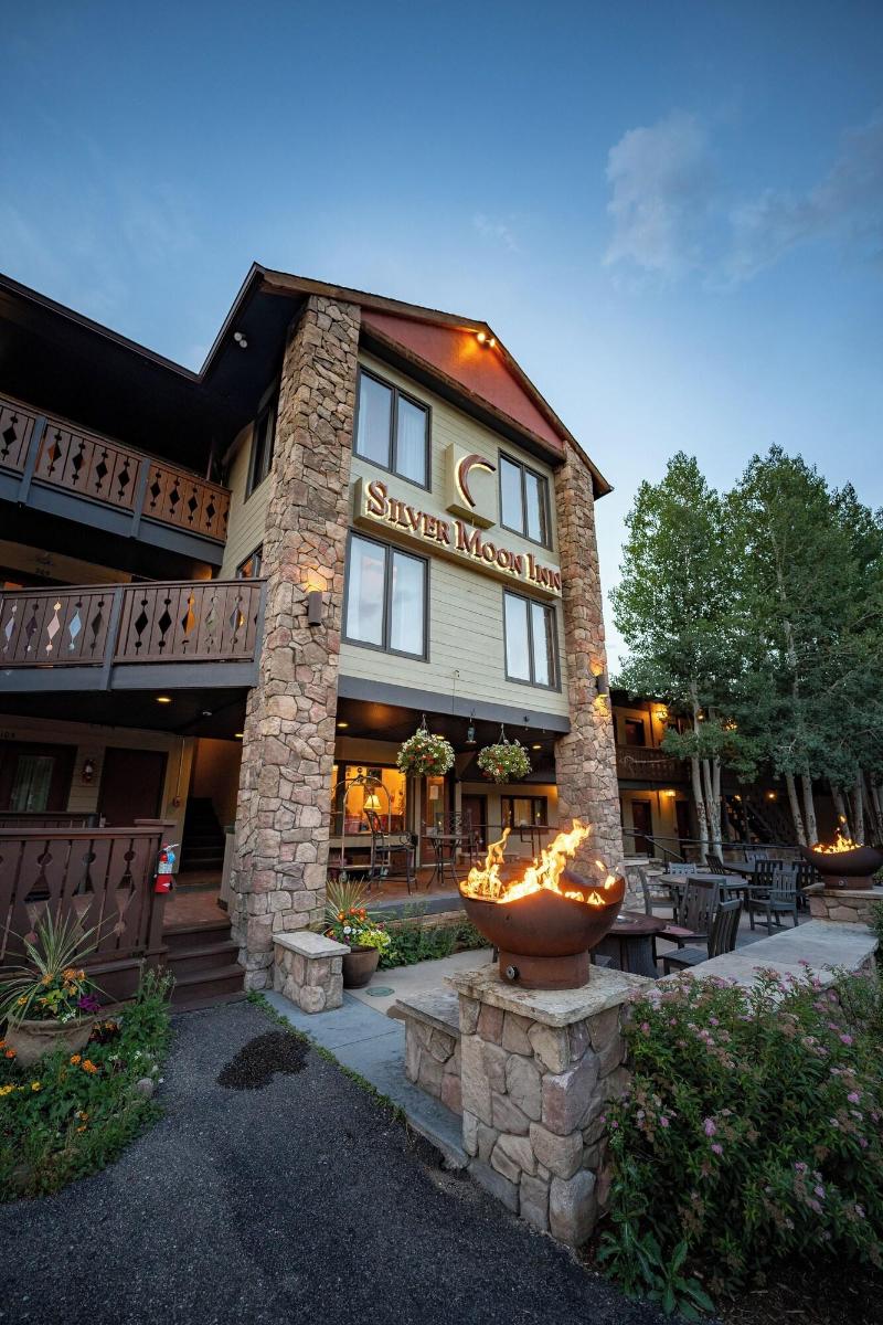 Silver Moon Inn image