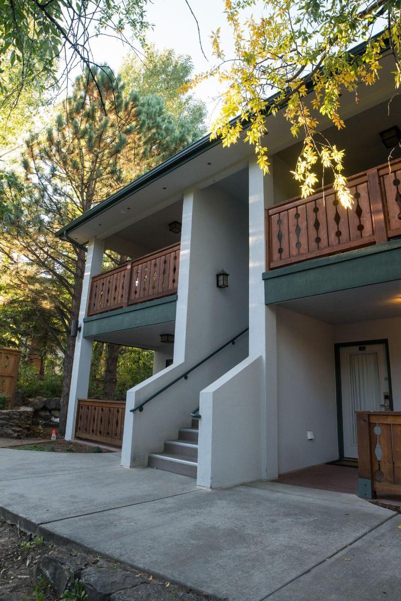 Silver Moon Inn image