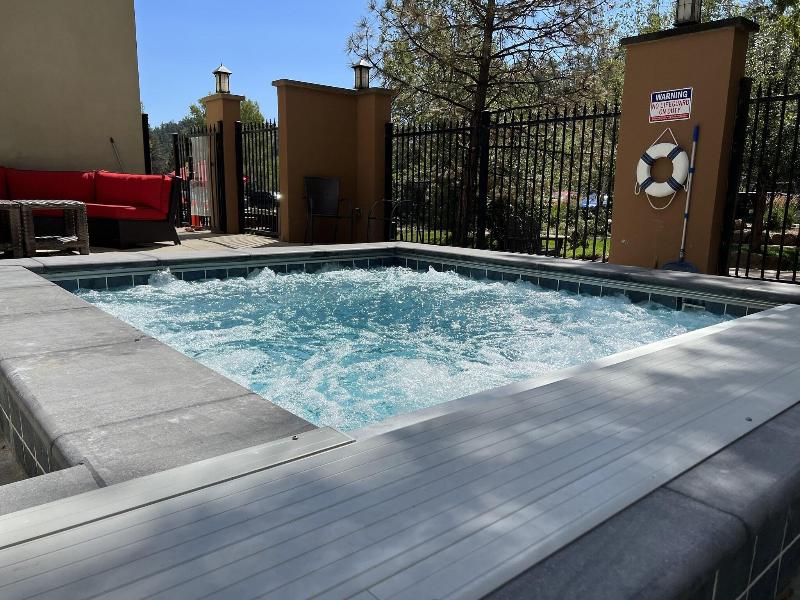Silver Moon Inn image