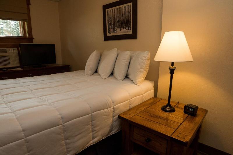 Silver Moon Inn image