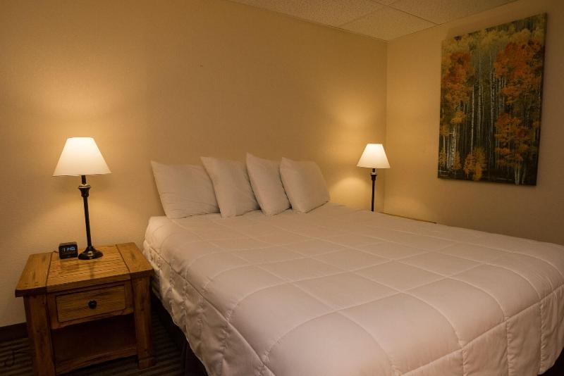 Silver Moon Inn image