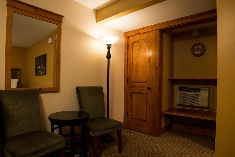 Silver Moon Inn image