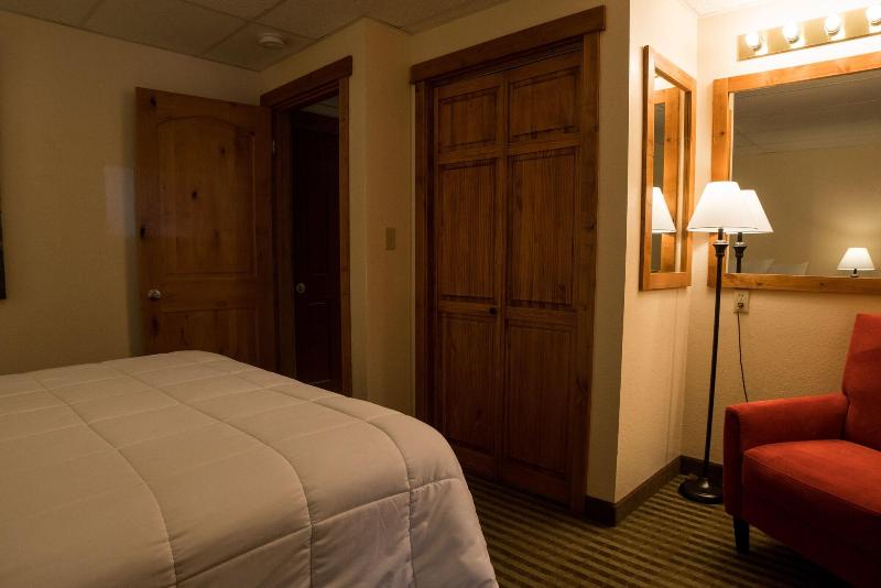 Silver Moon Inn image