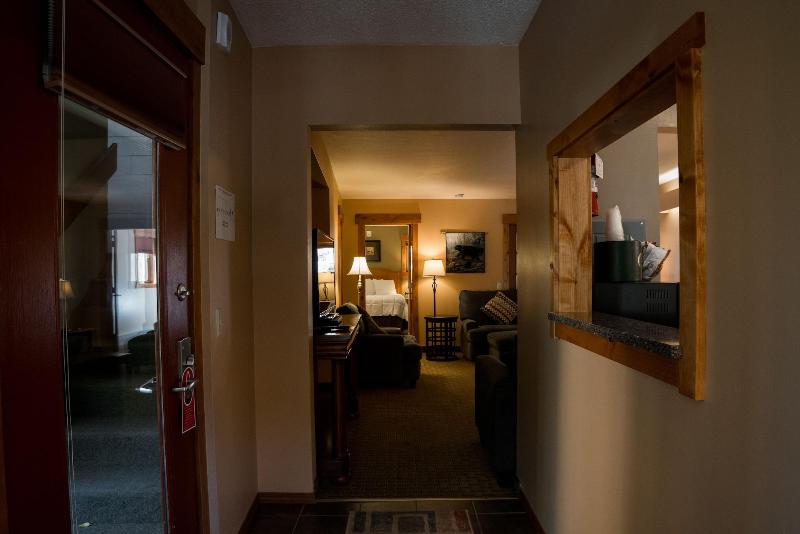 Silver Moon Inn image