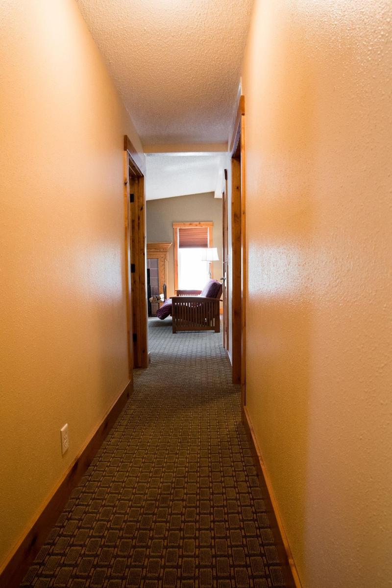 Silver Moon Inn image