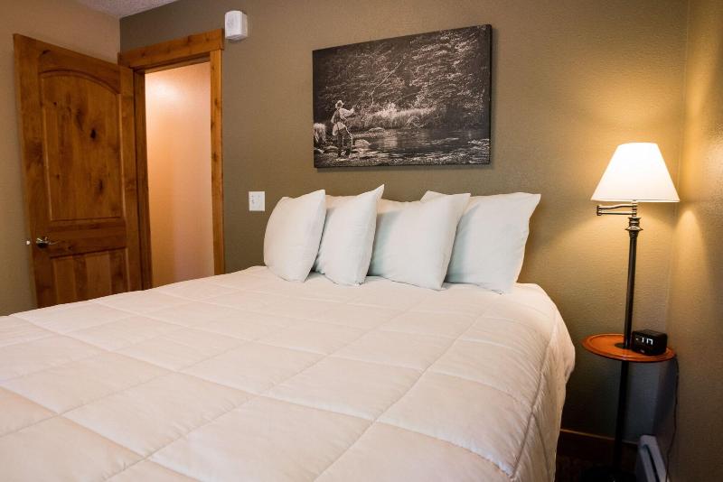 Silver Moon Inn image