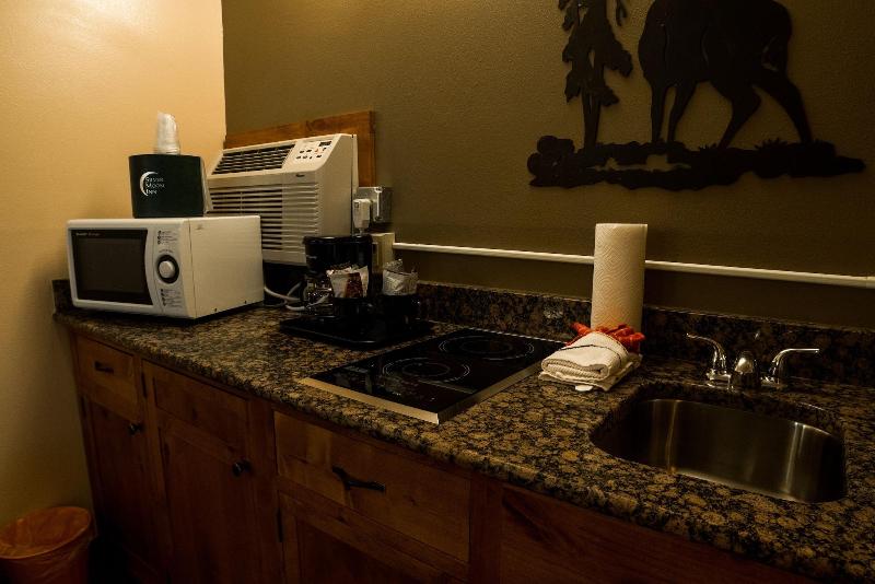 Silver Moon Inn image