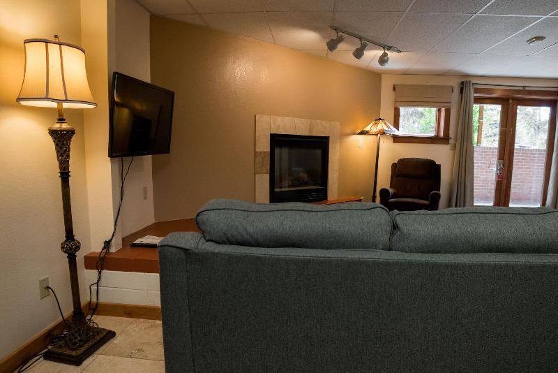 Silver Moon Inn image