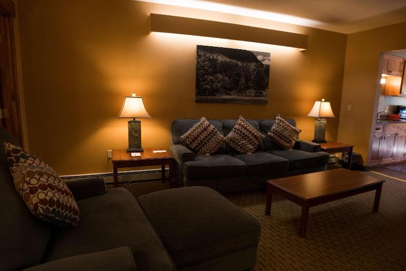 Silver Moon Inn image