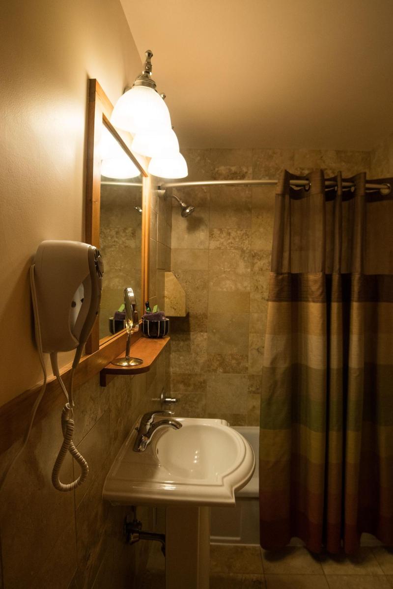 Silver Moon Inn image