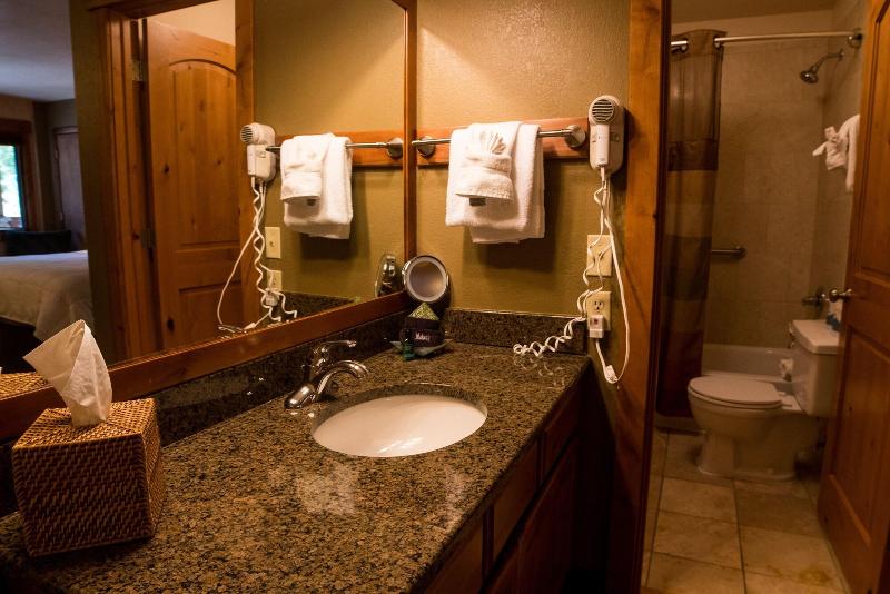 Silver Moon Inn image