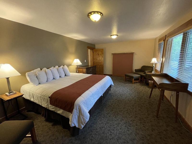 Silver Moon Inn image