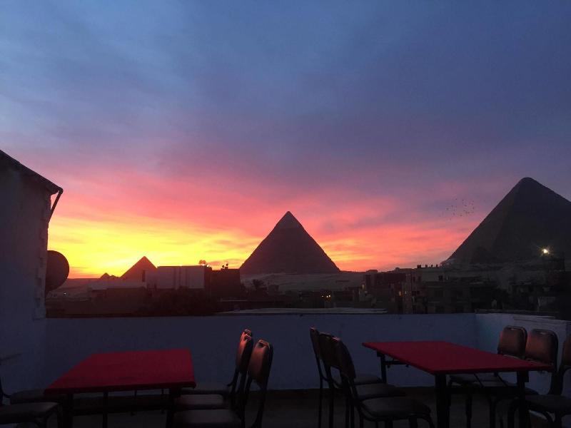 The Pyramids Inn Cheops image