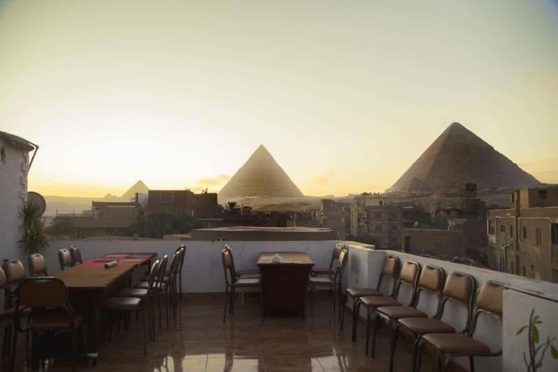 The Pyramids Inn Cheops image