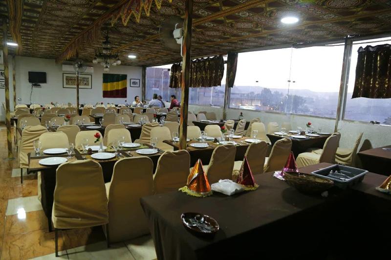 The Pyramids Inn Cheops image