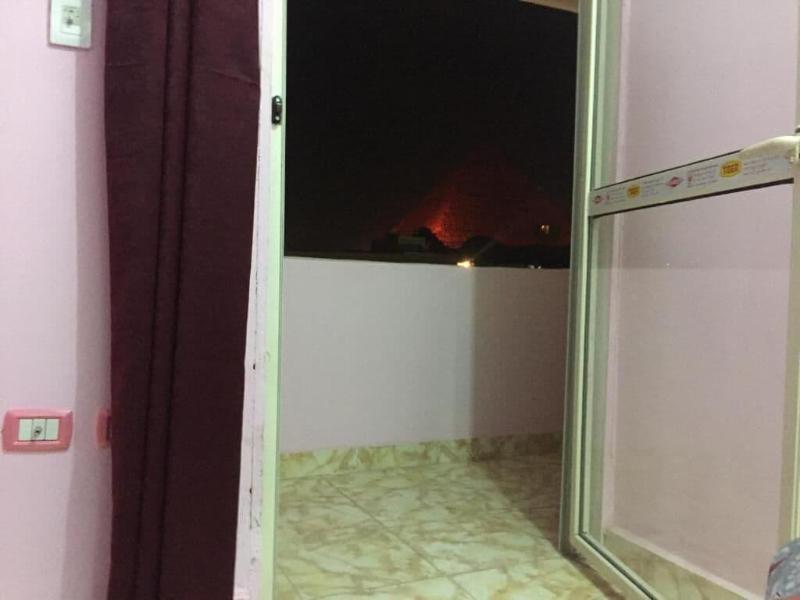 The Pyramids Inn Cheops image