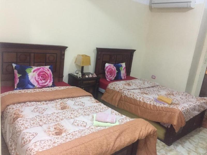 The Pyramids Inn Cheops image