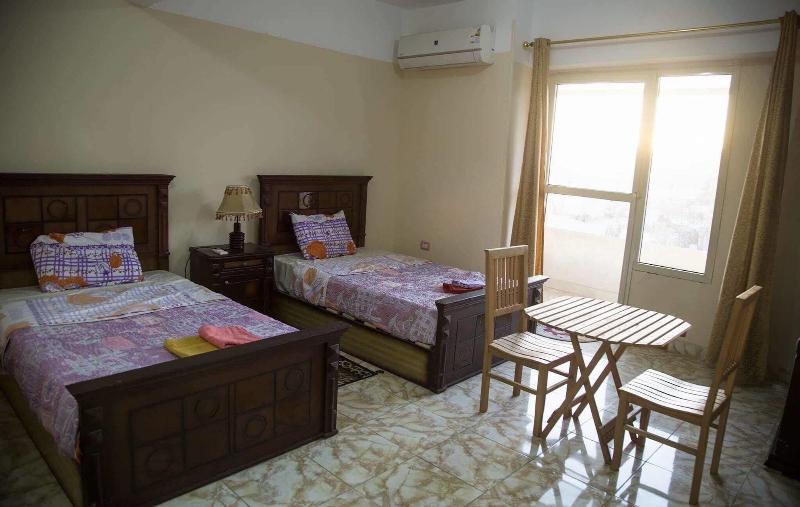 The Pyramids Inn Cheops image