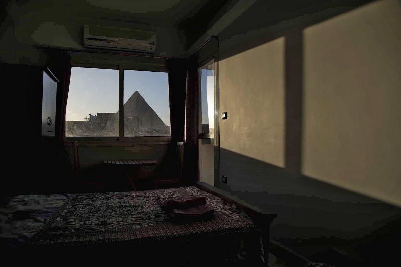 The Pyramids Inn Cheops image