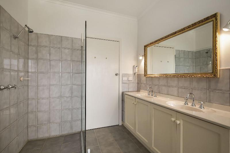 Banksia Park Estate image