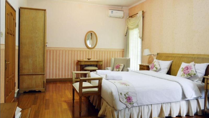 The Garden Family Guest House image