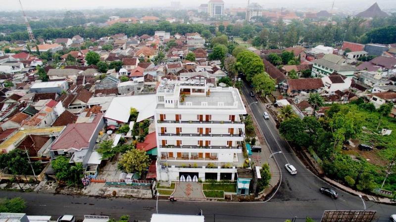 Ratu Homestay Malang image