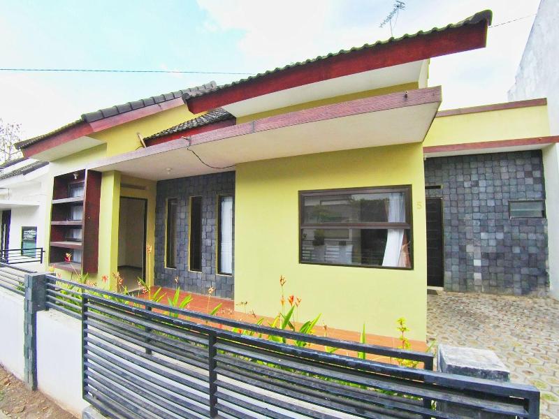 Villa Batu 2 Kamar 5 Dekat Museum Angkut — general view