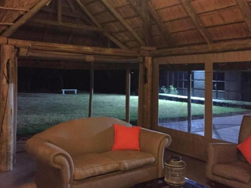 Outlook Lodge Or Tambo image