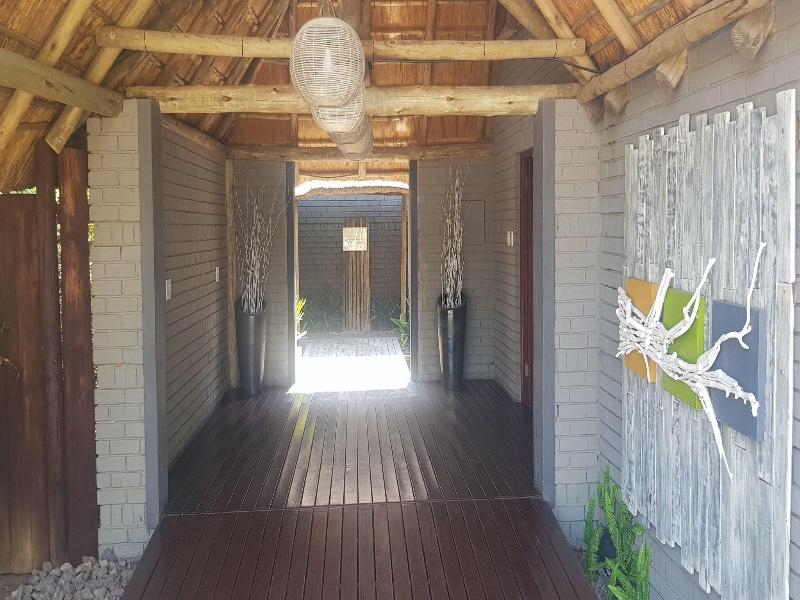 Outlook Lodge Or Tambo image