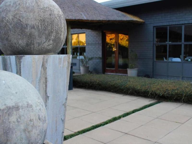 Outlook Lodge Or Tambo image