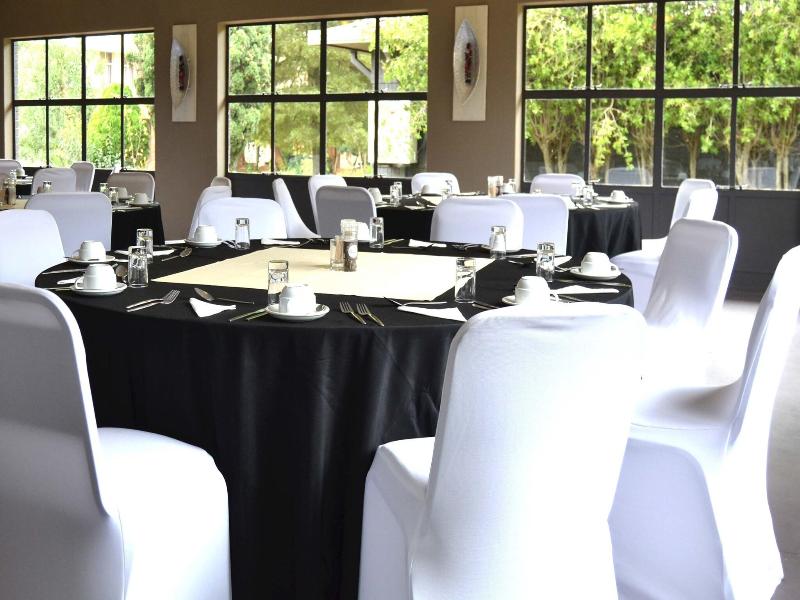 Outlook Lodge Or Tambo image
