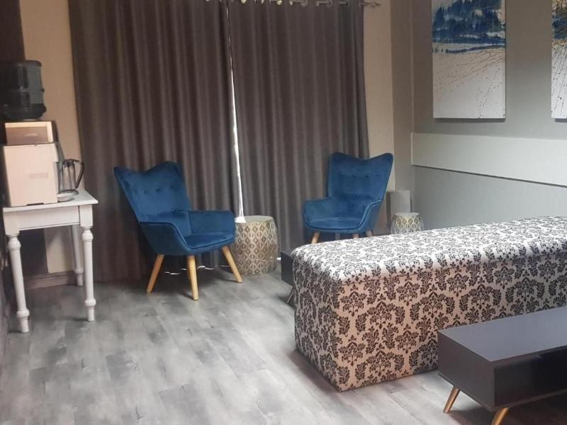 Outlook Lodge Or Tambo image