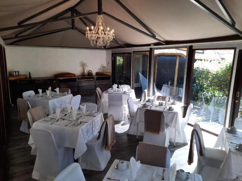 Outlook Lodge Or Tambo image
