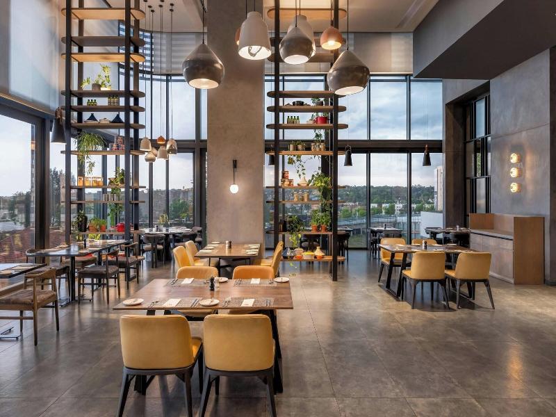 Johannesburg Marriott Hotel Melrose Arch image