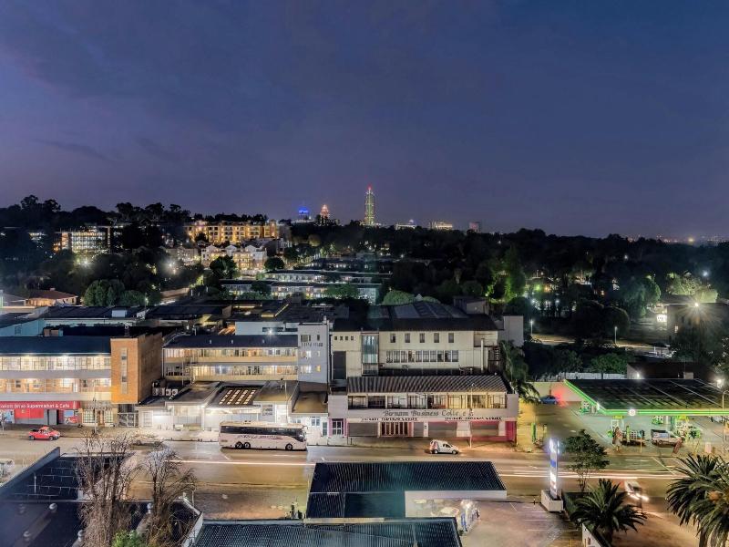 Johannesburg Marriott Hotel Melrose Arch image