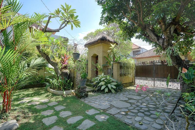Katang-katang Guest House Bali image