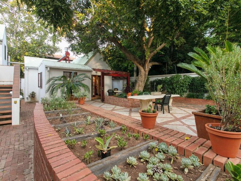Bed And Breakfast In Waterkloof image