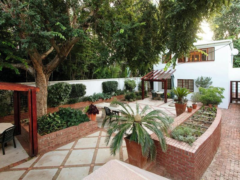 Bed And Breakfast In Waterkloof image