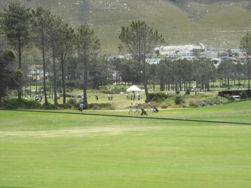 Mulligans Golf Lodge image