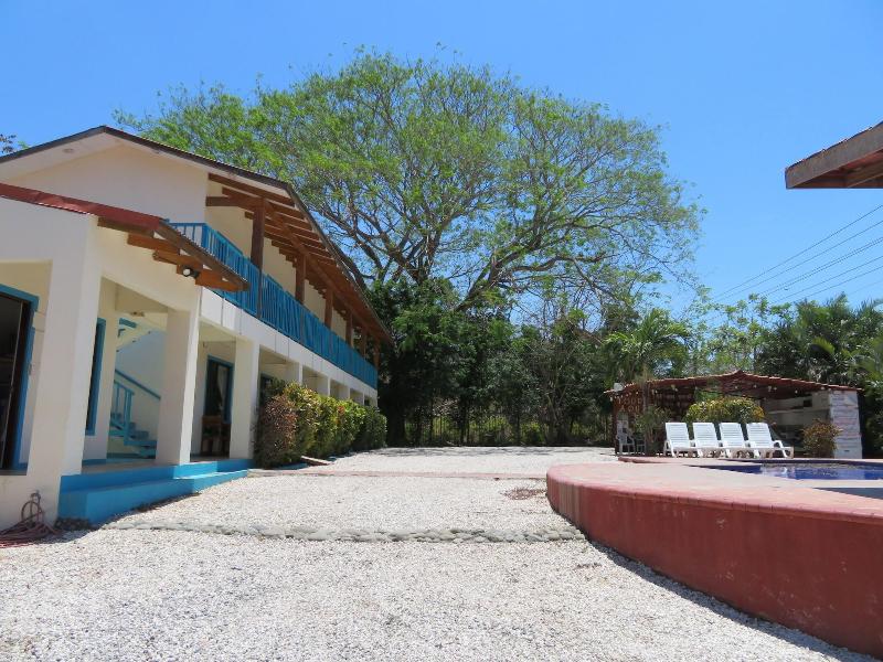 Cabinas Diversion Tropical image
