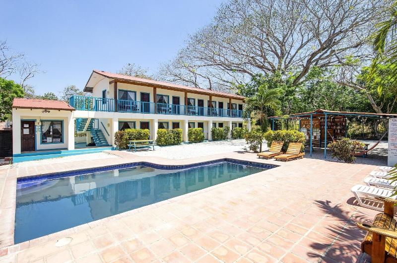 Cabinas Diversion Tropical image