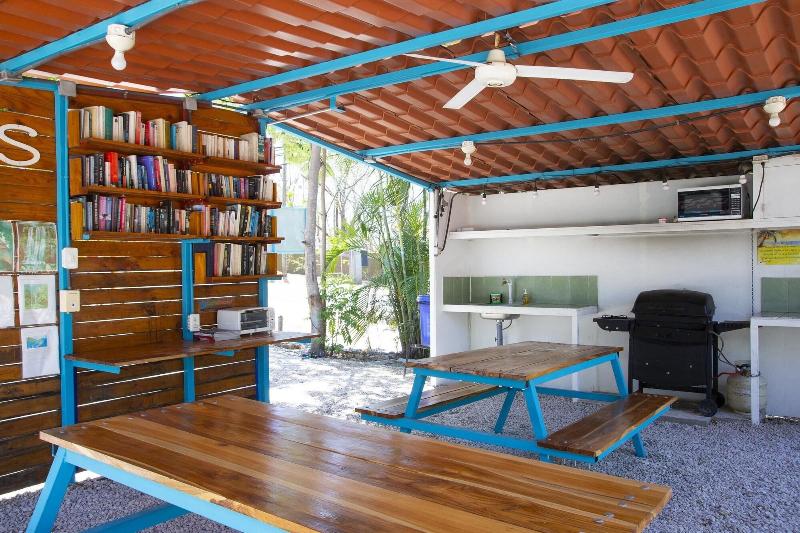 Cabinas Diversion Tropical image