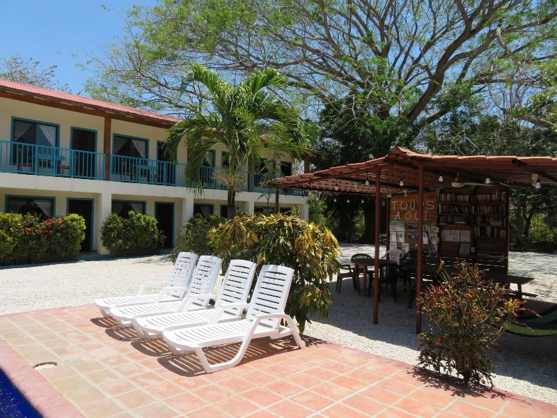 Cabinas Diversion Tropical image