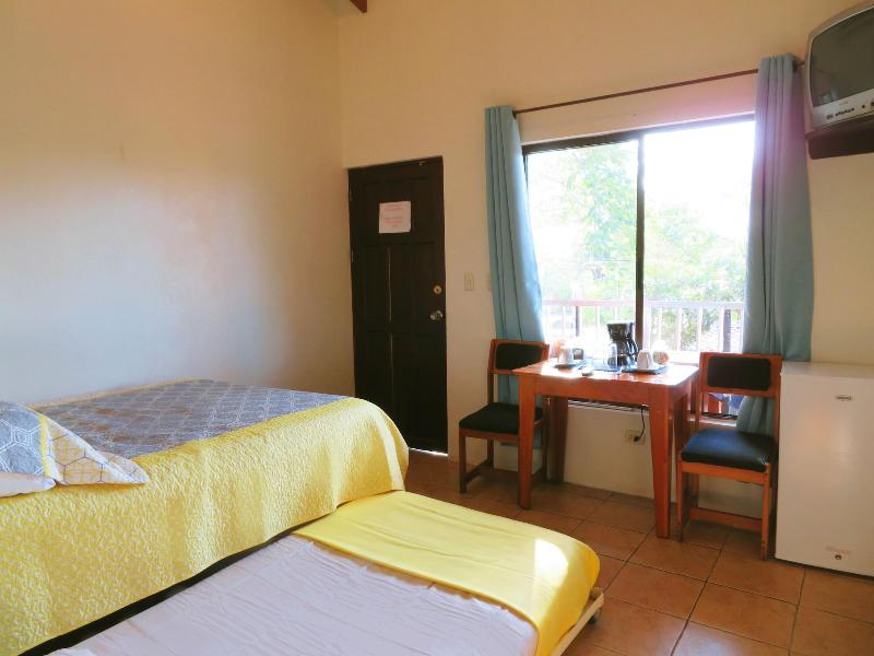 Cabinas Diversion Tropical image